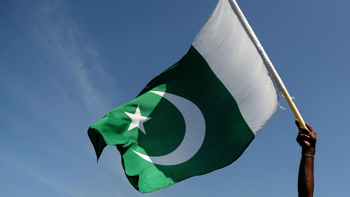 Pakistan, US discuss how to tackle the regional security threat posed by IS group and local Taliban