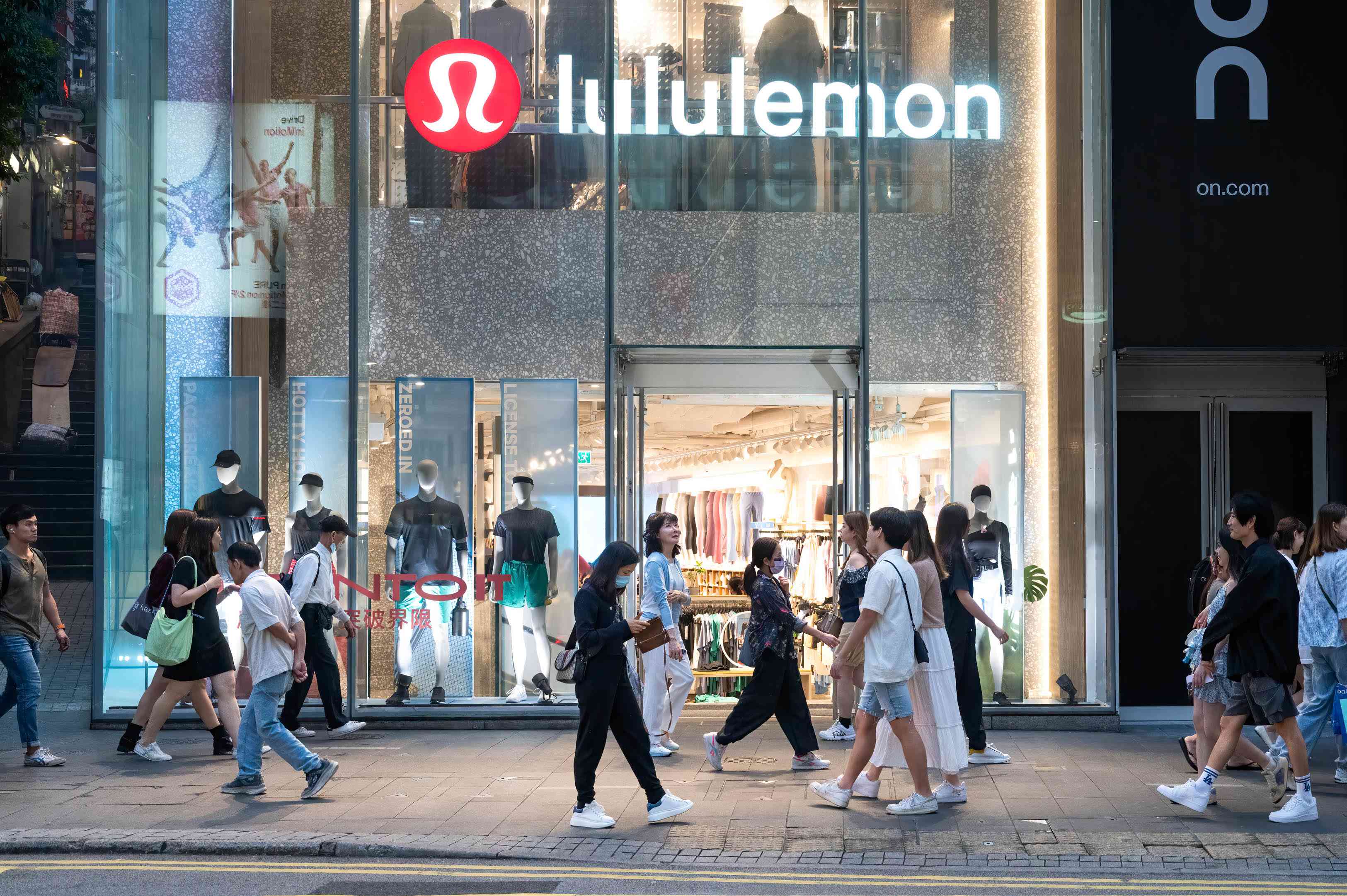 Lululemon Stock Sinks As Chief Product Officer Resigns