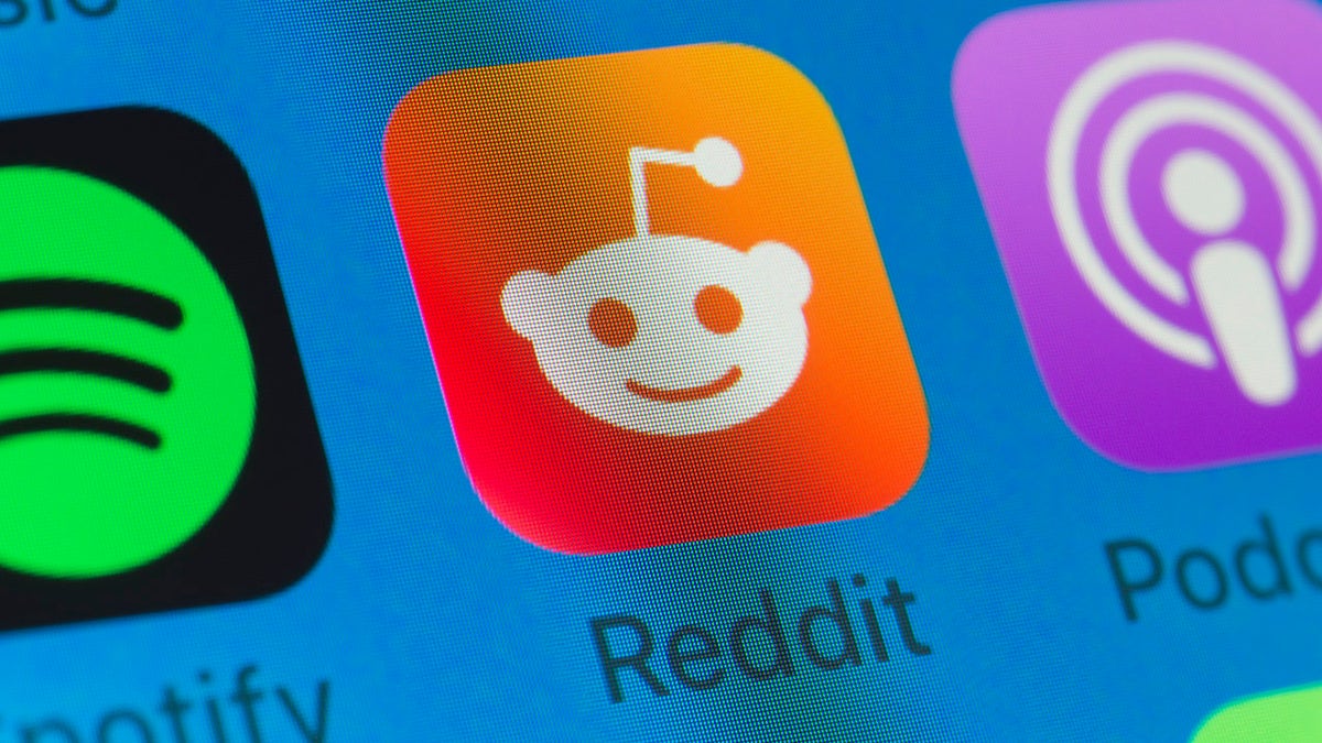 Wedding anniversary gone awry puts wife, mother on defensive as Reddit users react