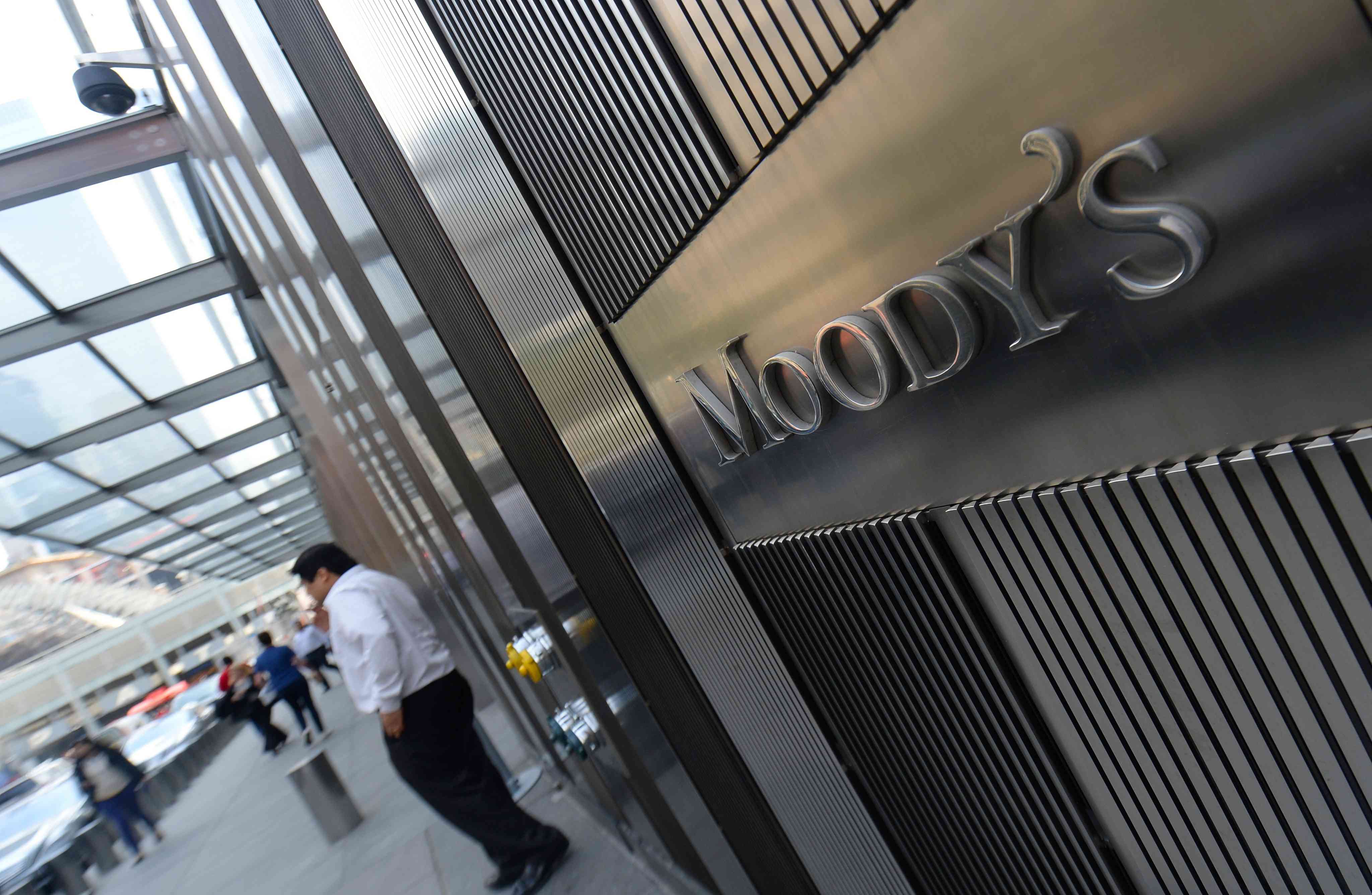 Moody’s Reviewing Six Regional Banks for Possible Downgrades