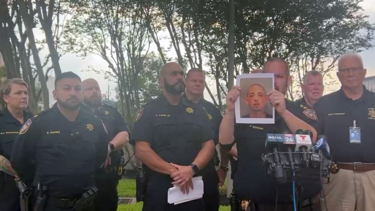 Texas manhunt over after ‘armed and dangerous’ inmate apprehended