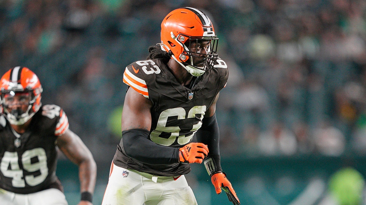 Ex-Browns player arrested after allegedly driving SUV through restaurant, causing $300,000 in damage