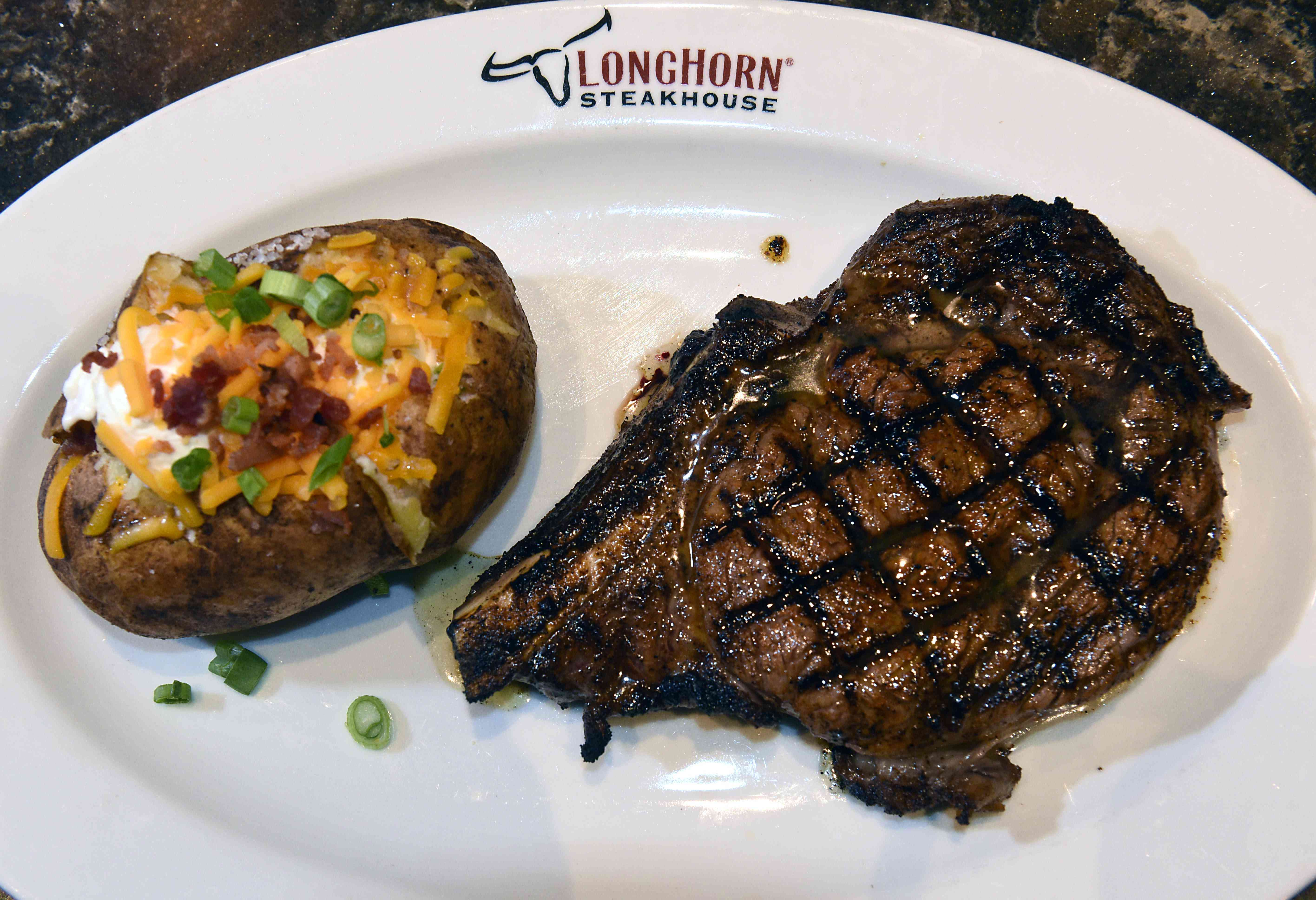 Why Business Is Booming for Steakhouses Like LongHorn and Texas Roadhouse