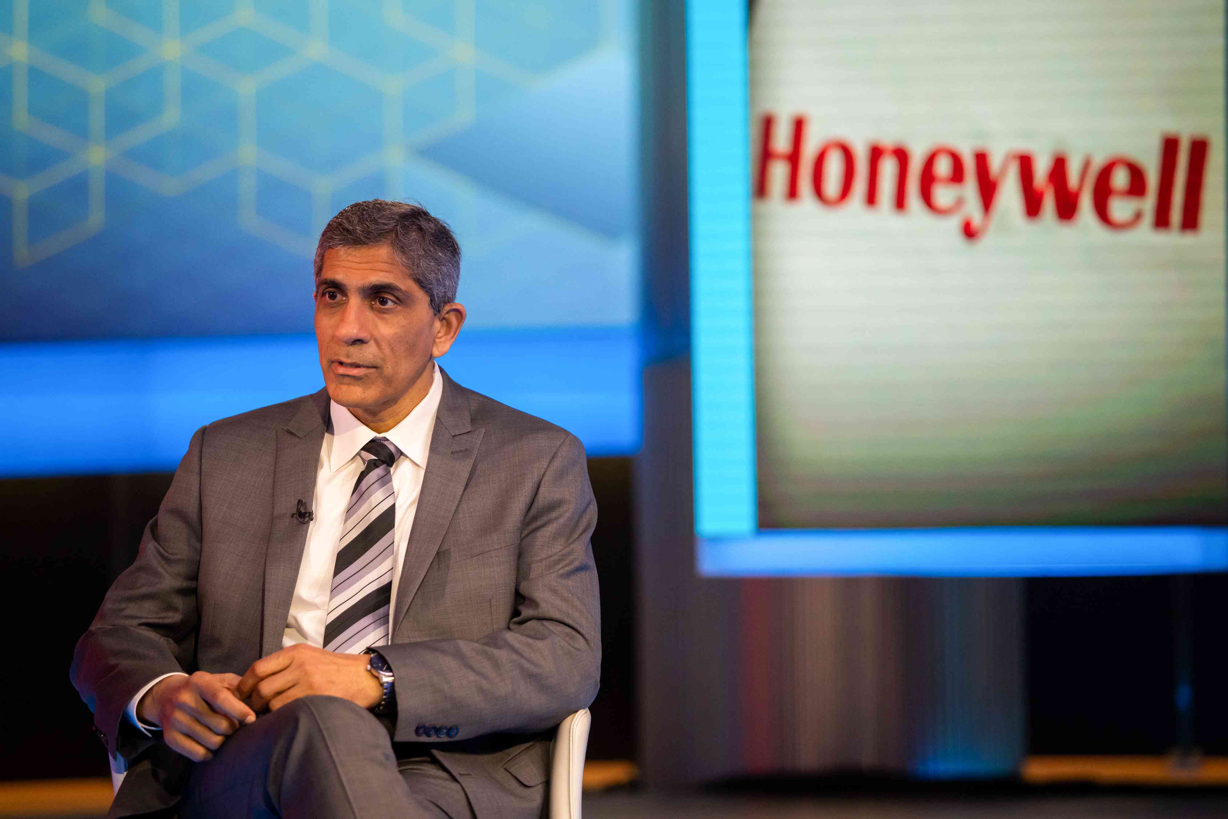 Honeywell Stock Rises After $1.8B Liquified Natural Gas Technology Deal
