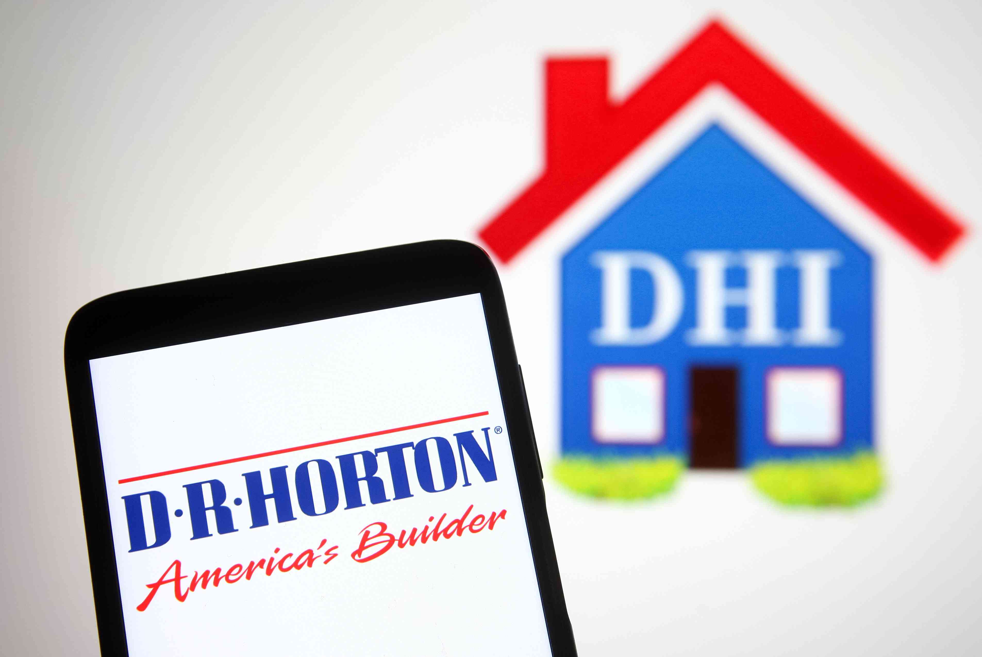 D.R. Horton Soars After Earnings Beat Despite Macroeconomic Challenges