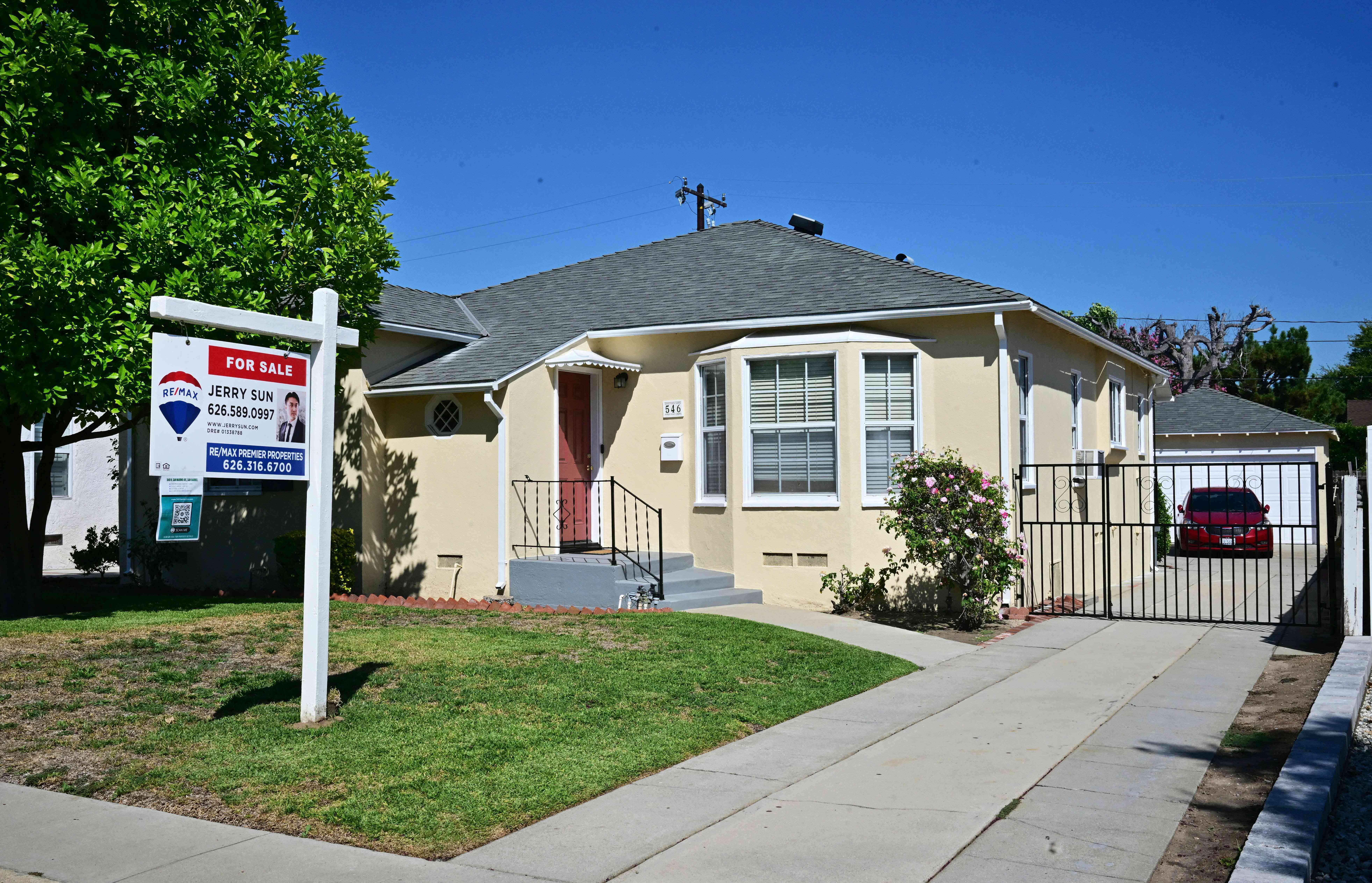 Mortgage Rates Fall For Second Week in a Row, Freddie Mac Says