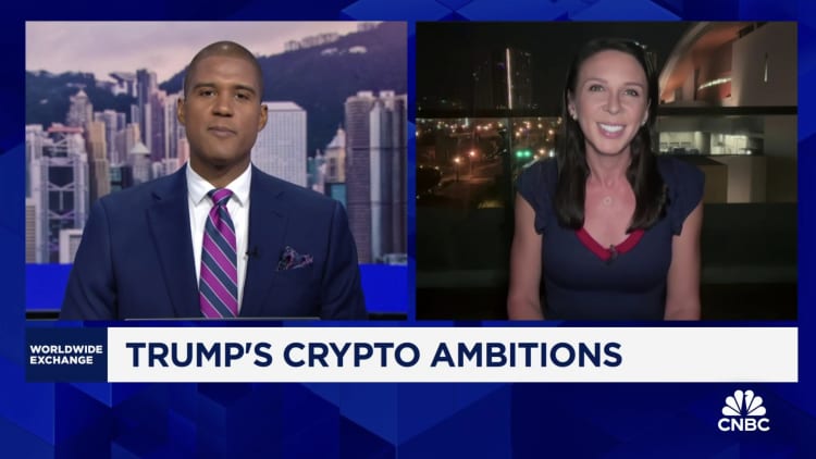 Trump stops short of establishing a bitcoin strategic reserve
