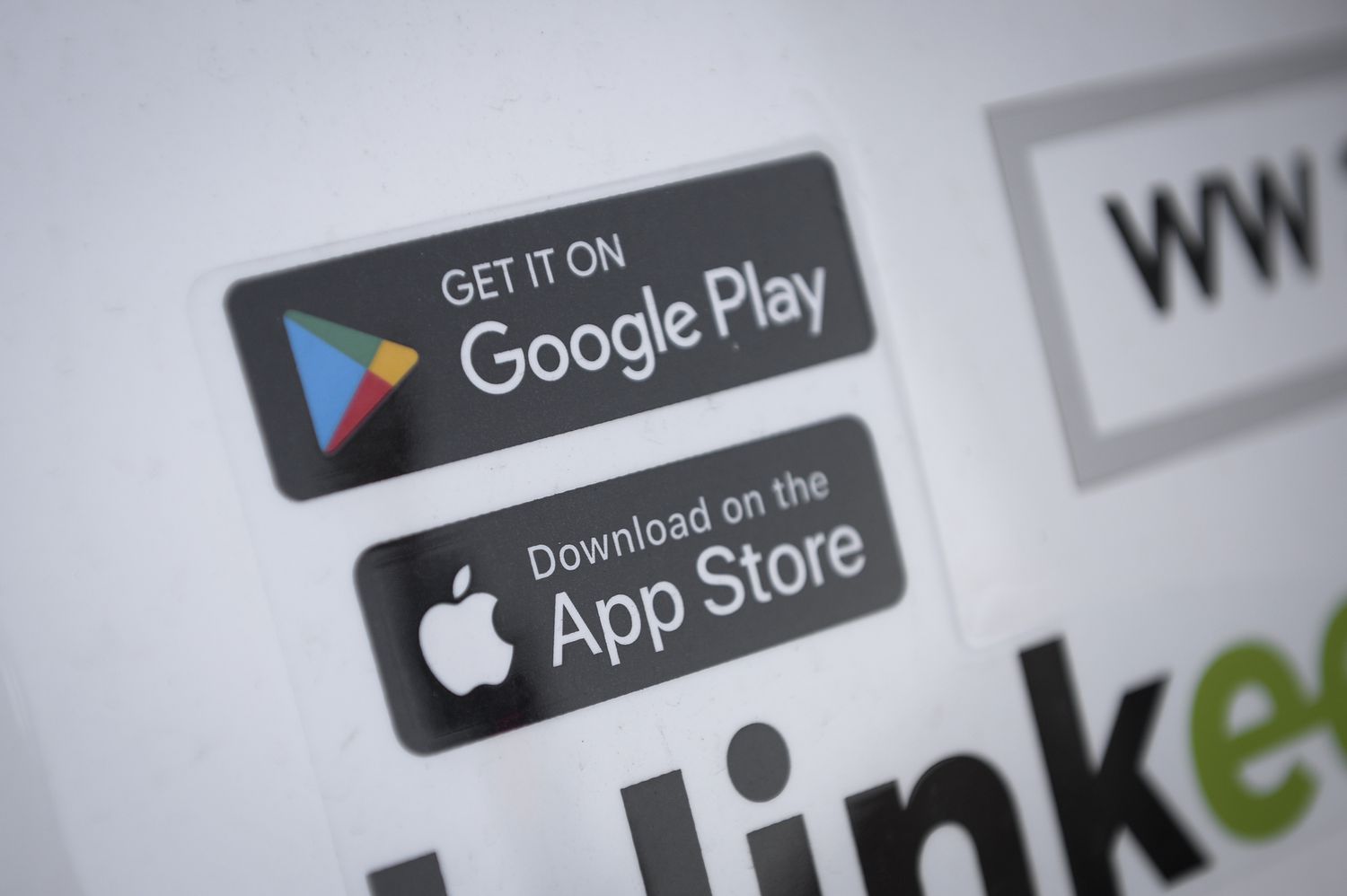 UK Closes Google and Apple App Store Probes, Deferring to New Digital Competition Regime