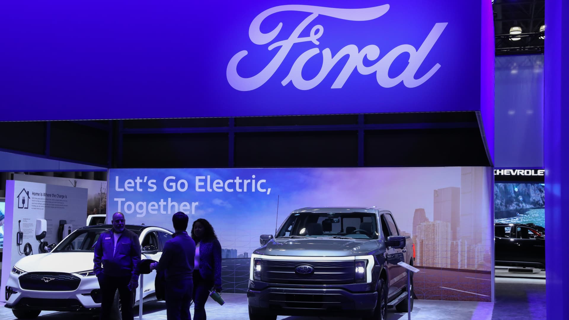 Ford delays new EV plant, cancels electric three-row SUV