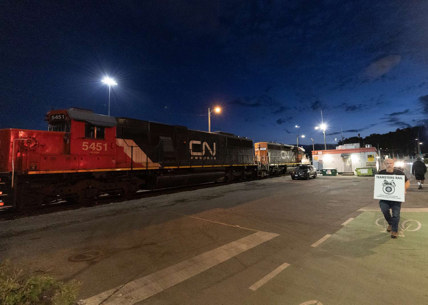 Canadian Railroads Begin Lockouts, Threatening US Trade
