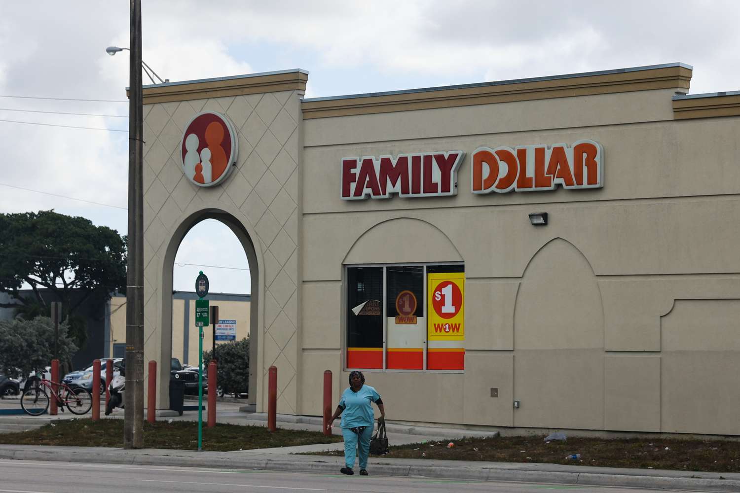 Dollar Store Patrons Getting Nickel-and-Dimed the Most For Cash Back, CFPB Says