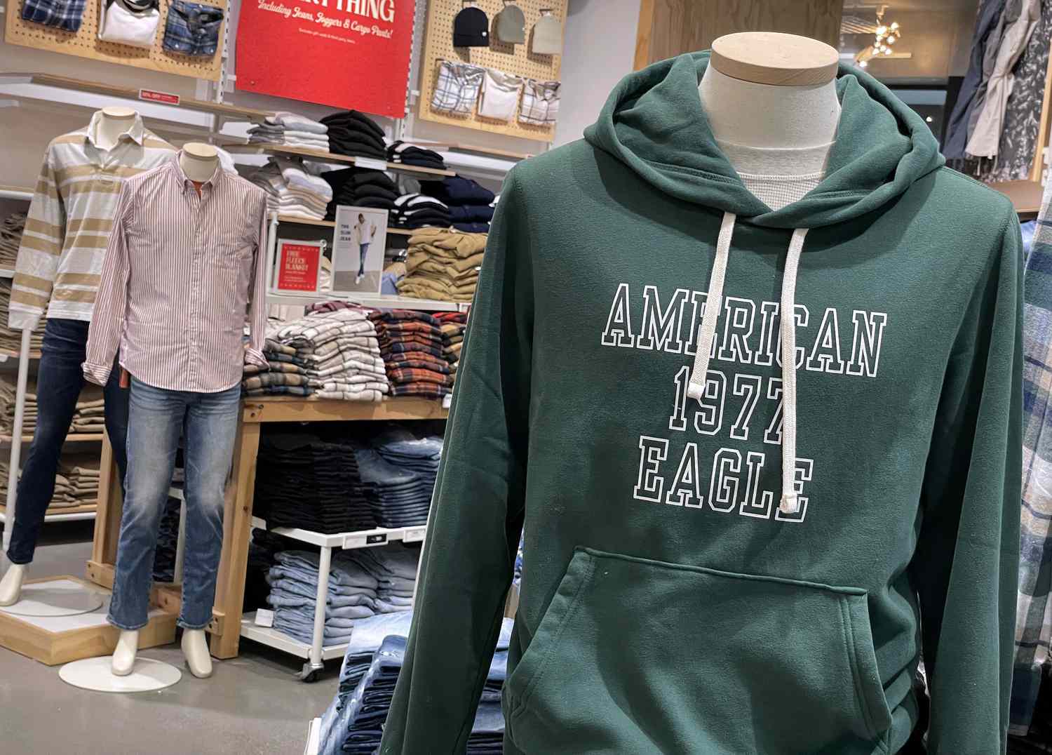 A Sales Miss and Weak Outlook Have American Eagle Outfitters Stock Sliding Today