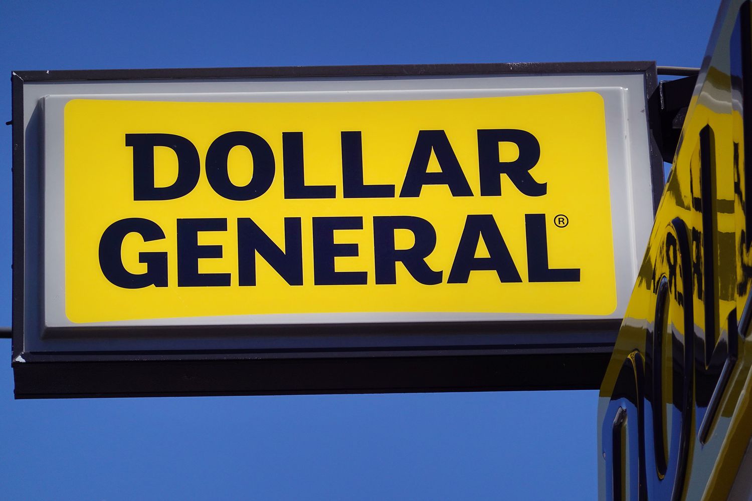 Dollar General Stock Plunges on Weaker-Than-Expected Earnings, Outlook