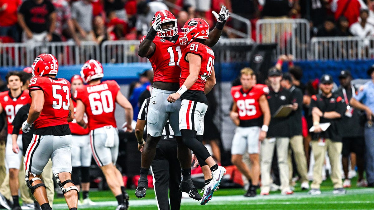 Georgia offense erupts in second half for dominating victory over Clemson in season opener