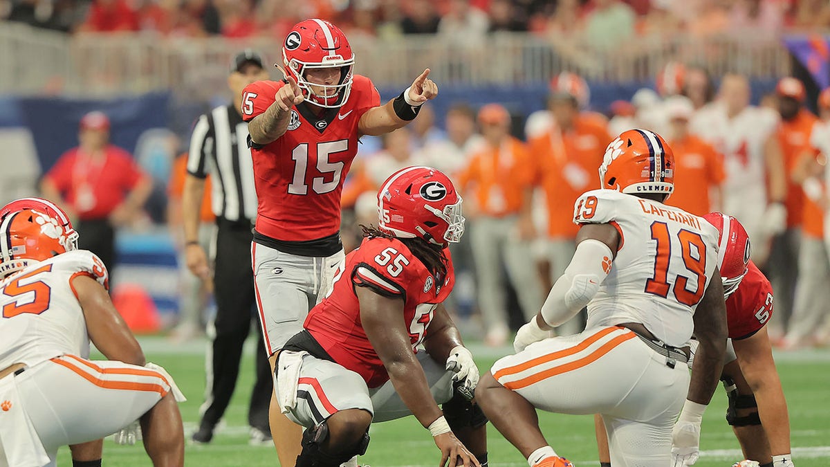 Georgia offense erupts in second half for dominating victory over Clemson in season opener