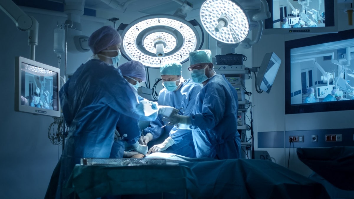 New surgical technology can ‘light up’ bacteria in wounds, helping to prevent infections, study finds