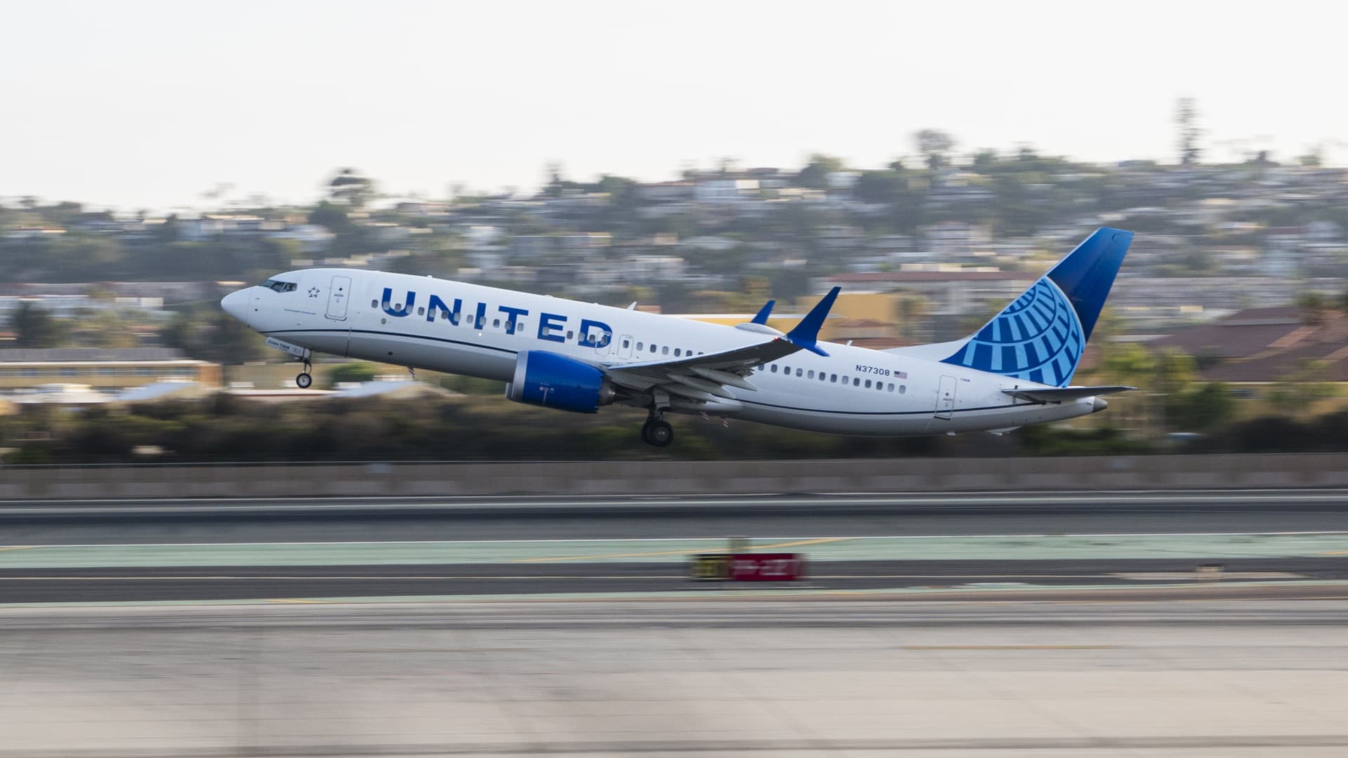 United Airlines to offer free Wi-Fi using SpaceX’s Starlink
