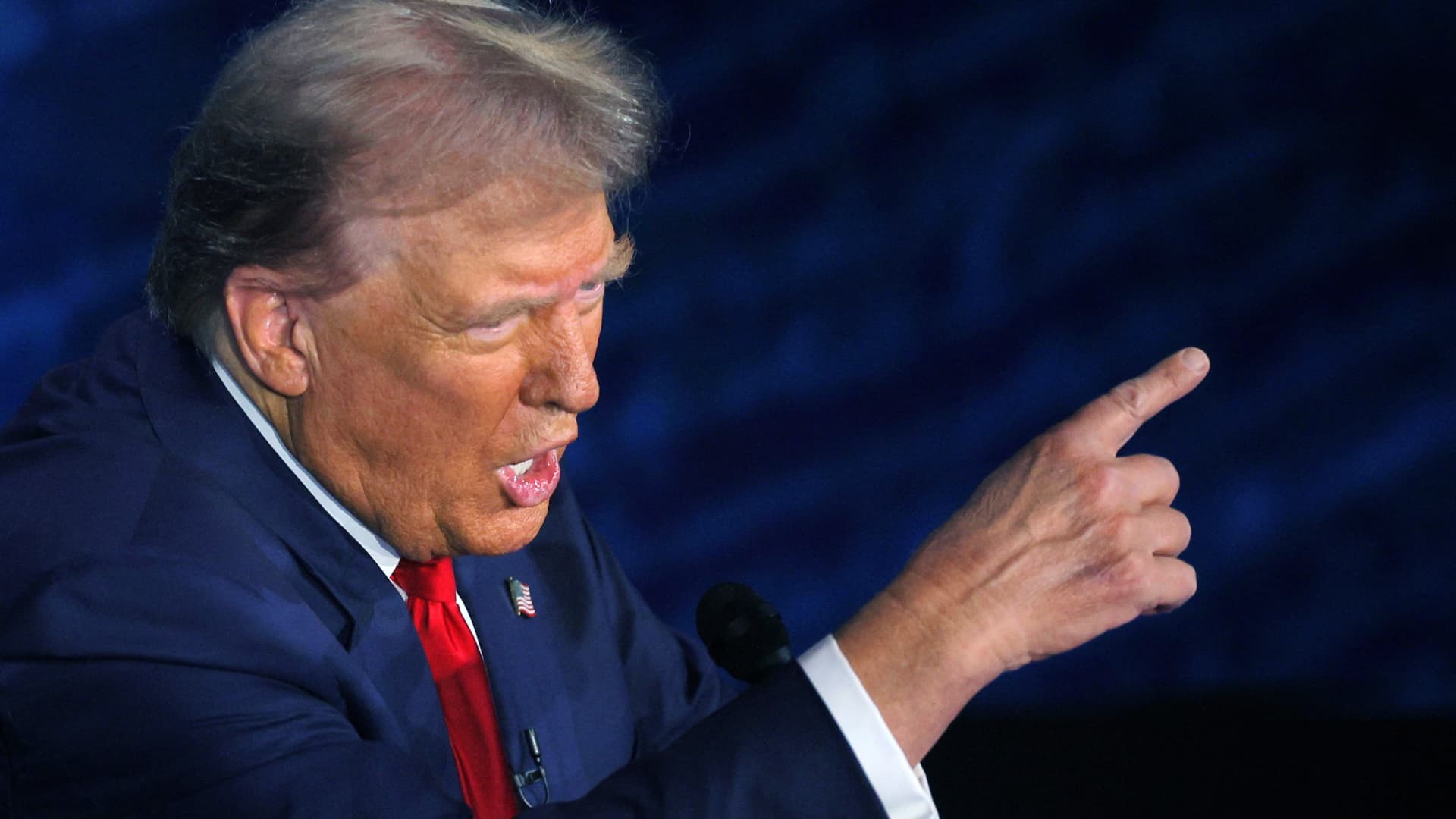 Trump tax-free overtime plan ‘fake as his tan’: Senate Finance chair