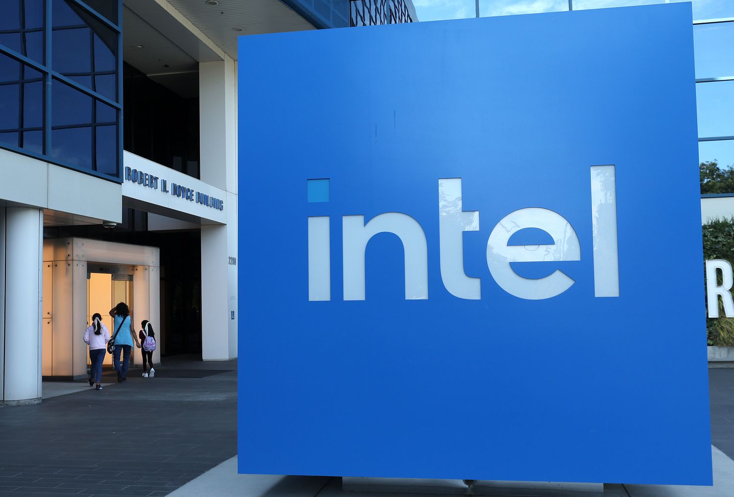Intel Says It Won’t Sell Mobileye, Ruling Out One Option To Raise Capital
