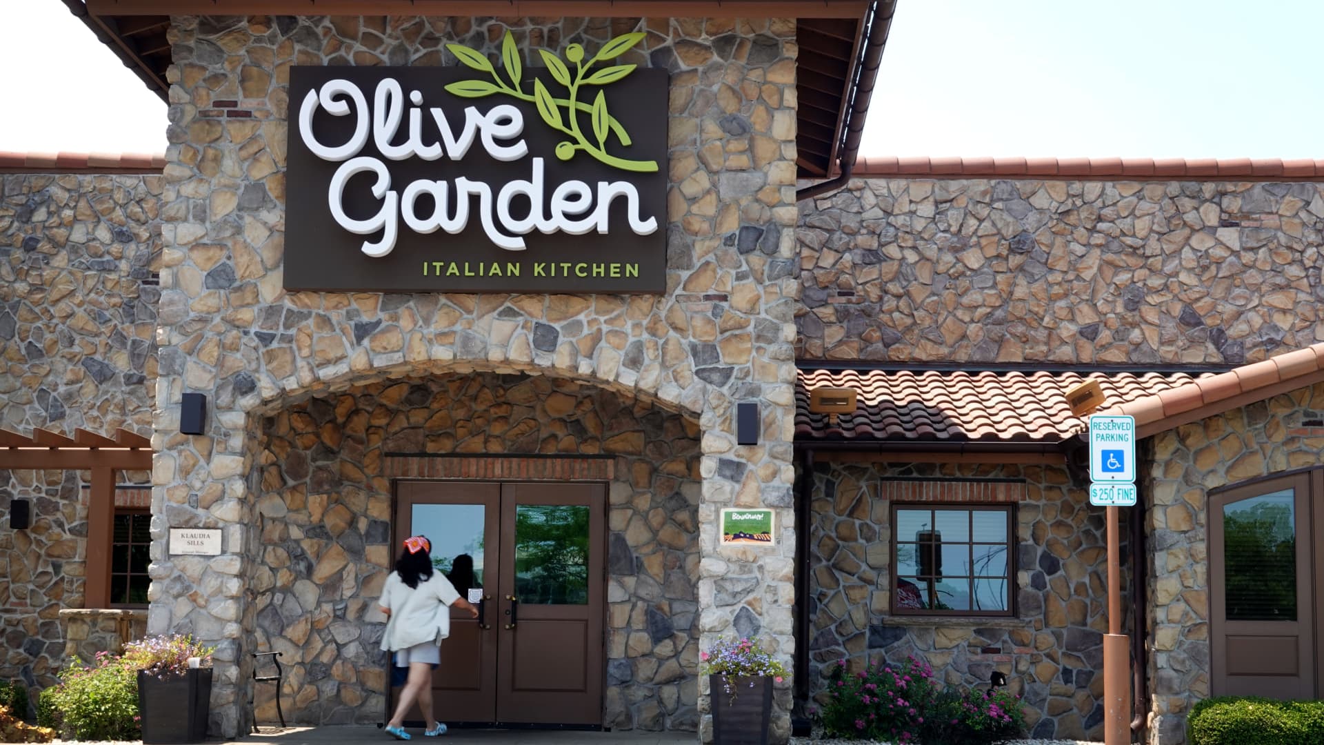 Darden Restaurants (DRI) Q1 2025 earnings