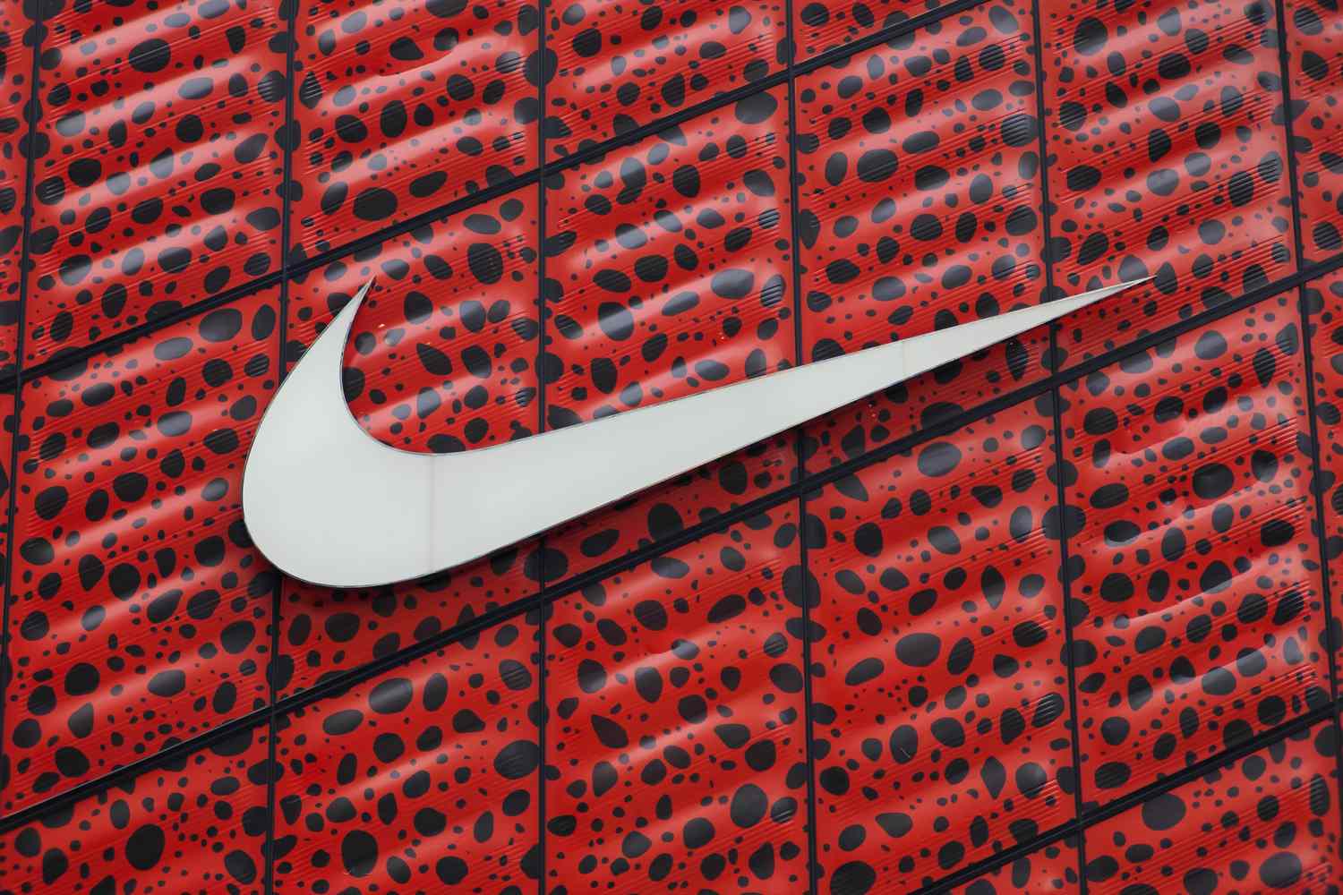 Nike Stock Climbs as Wall Street Analysts Welcome a CEO Change
