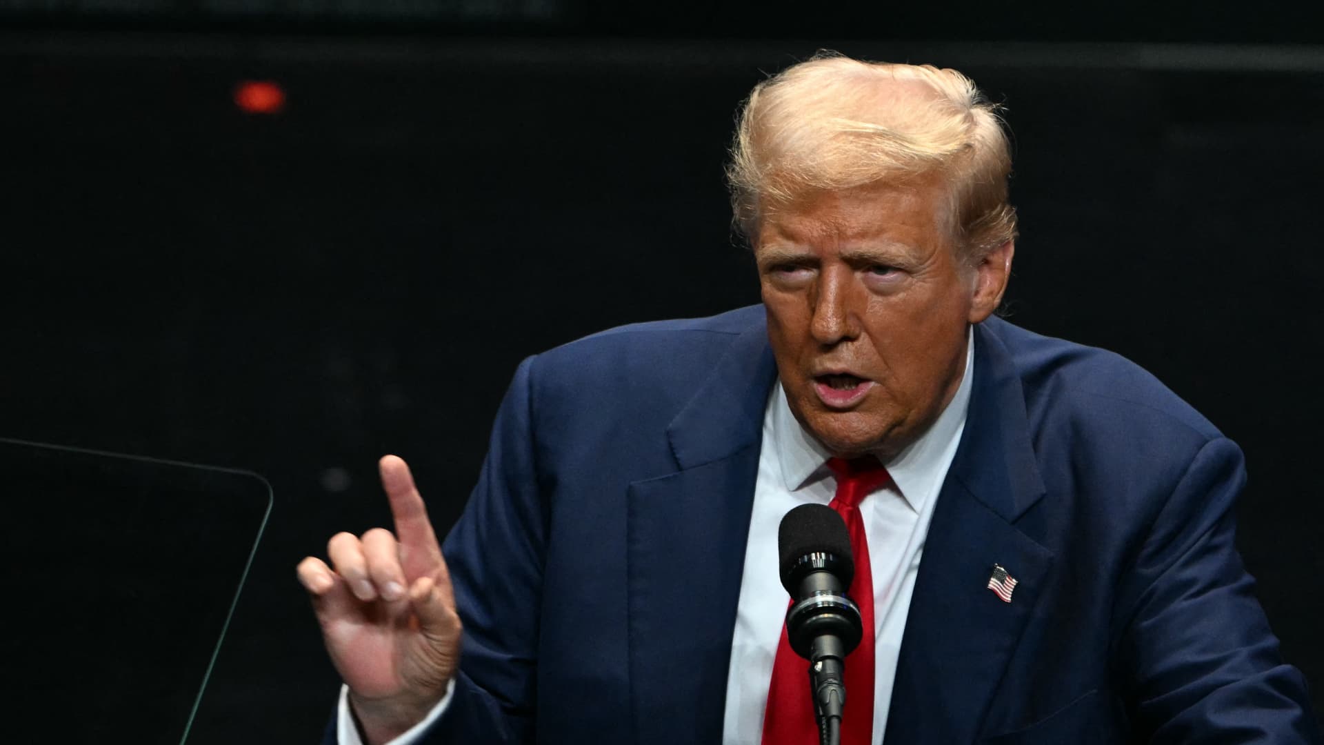 Trump floats R&D tax credit, White House ‘manufacturing ambassador’