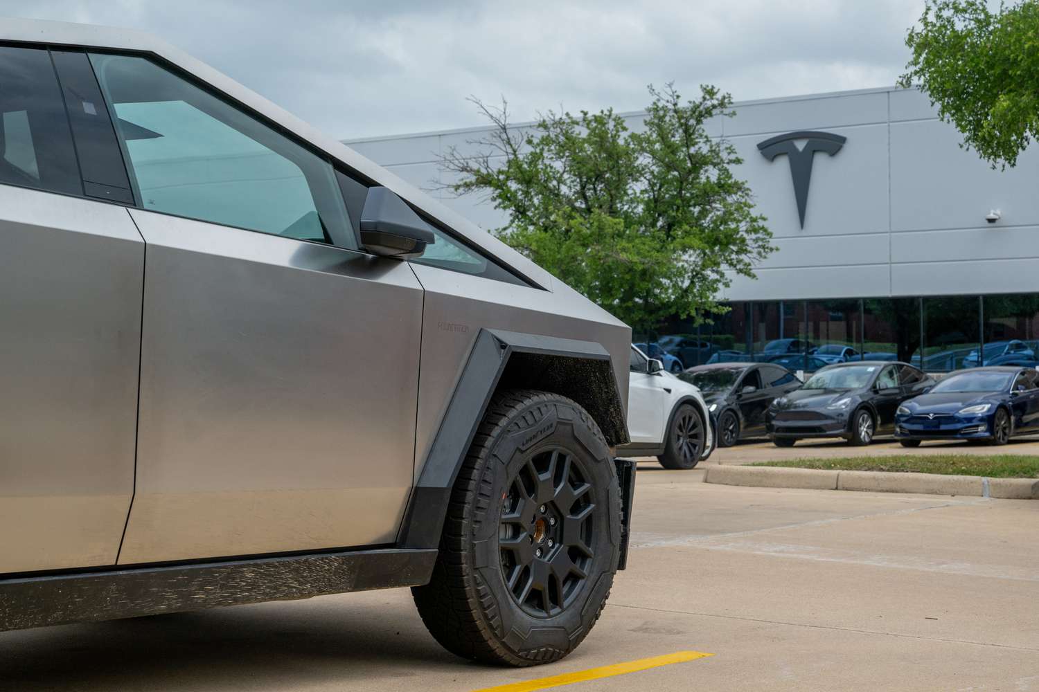 Tesla Recalls Over 27,000 Cybertrucks Over Rearview Camera Issue