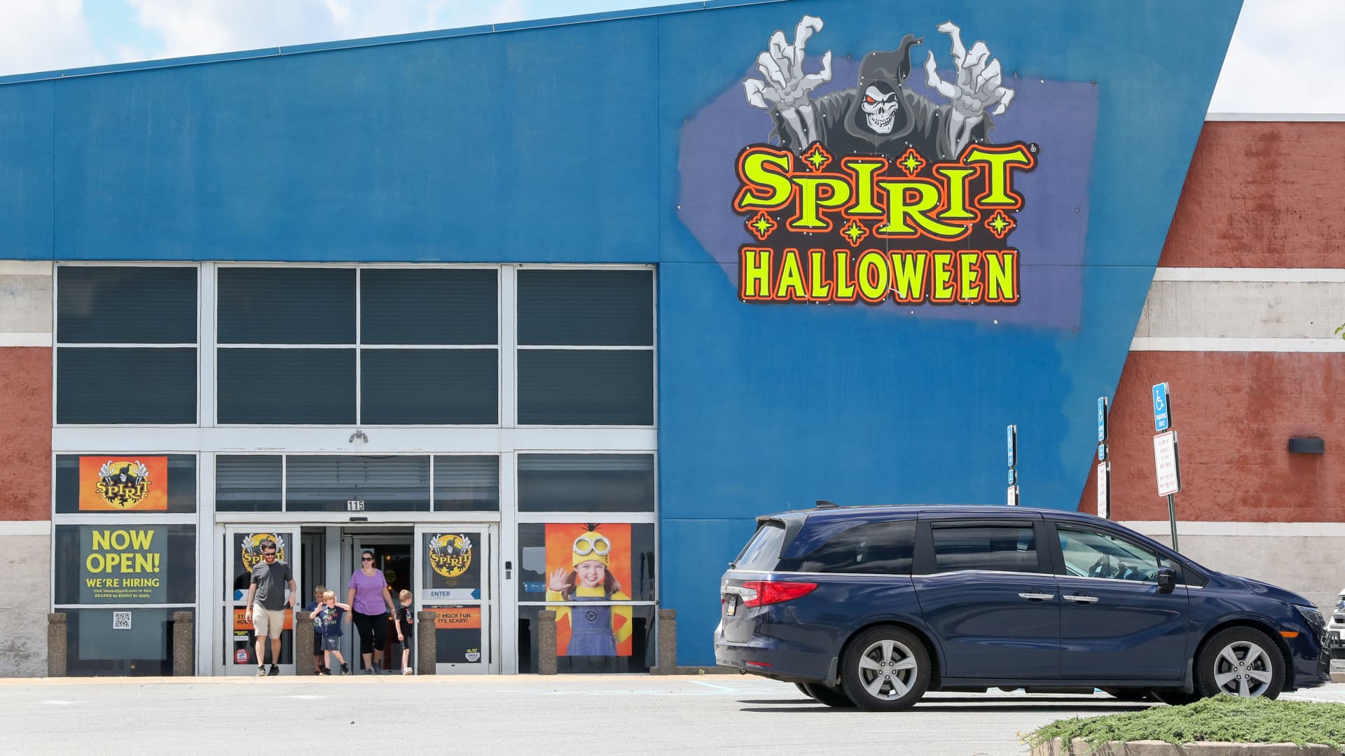 Spirit Halloween to open 10 new ‘Spirit Christmas’ stores
