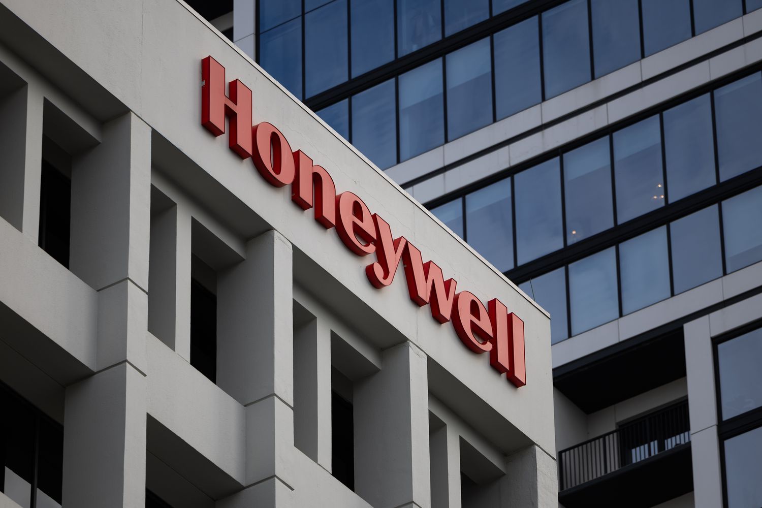 Honeywell Plans Spinoff of Advanced Materials Unit