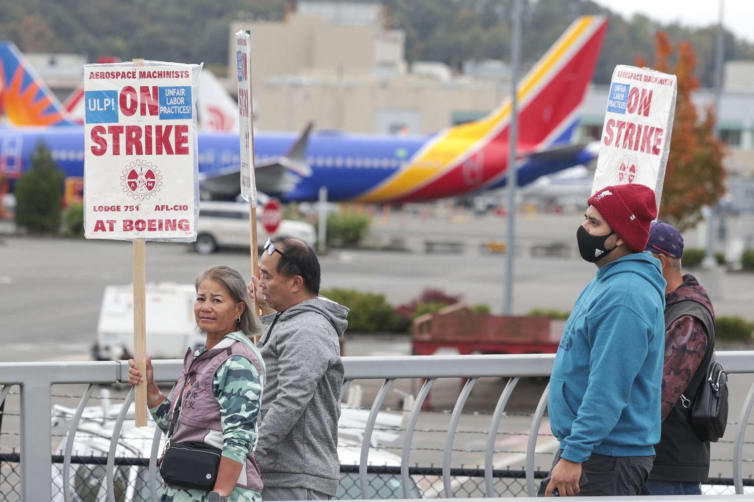 Boeing Stock Rises as Plane Maker Reaches Tentative Deal With Machinists