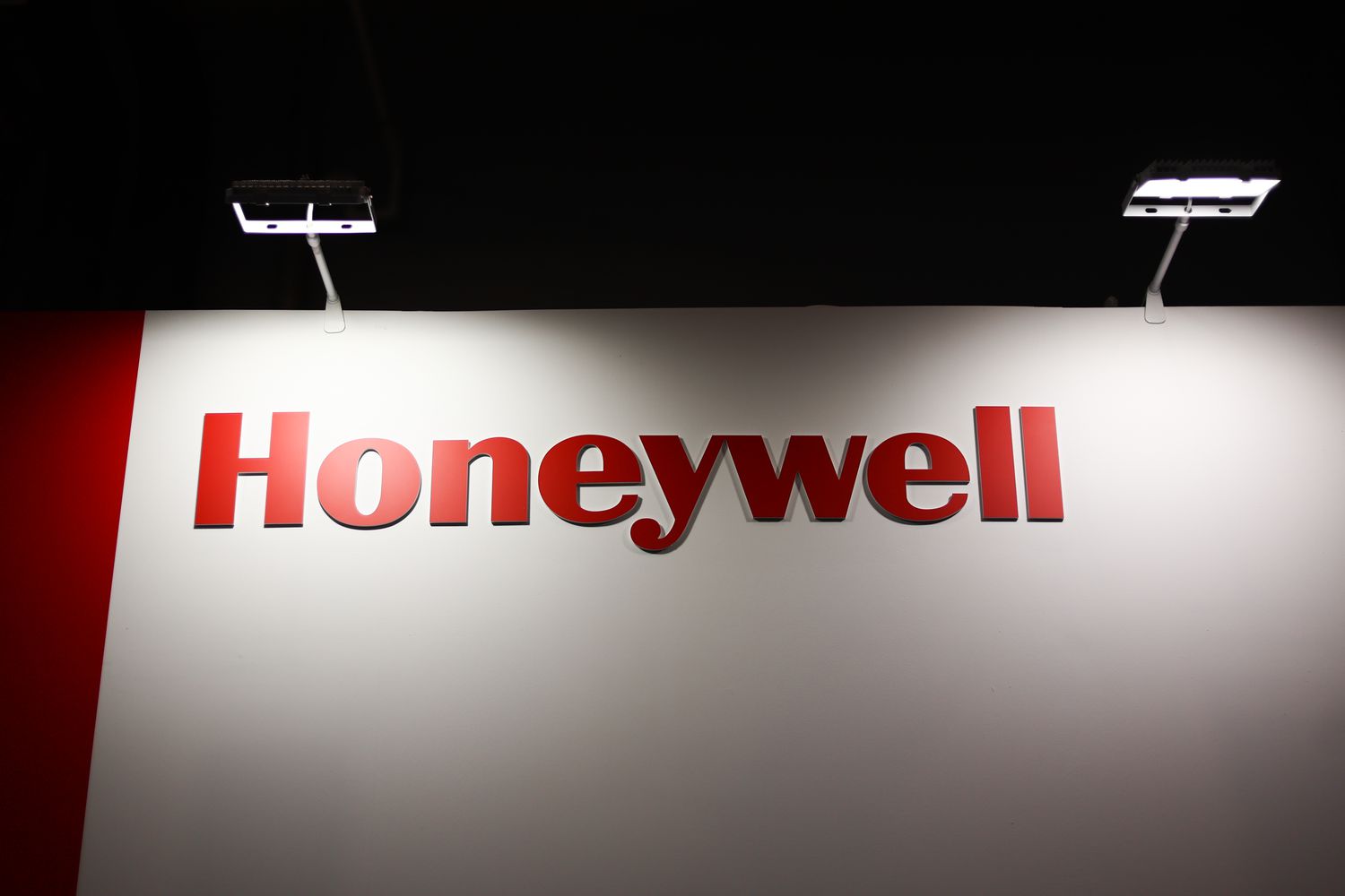 Honeywell Stock Falls After Its Revenue, Outlook Disappoint Wall Street