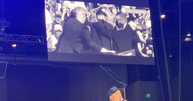 Arizona Crowd Cheers as Jon Kahn Dedicates Hit Song ‘Fighter’ to ‘All the People Who Fight’ Alongside Trump