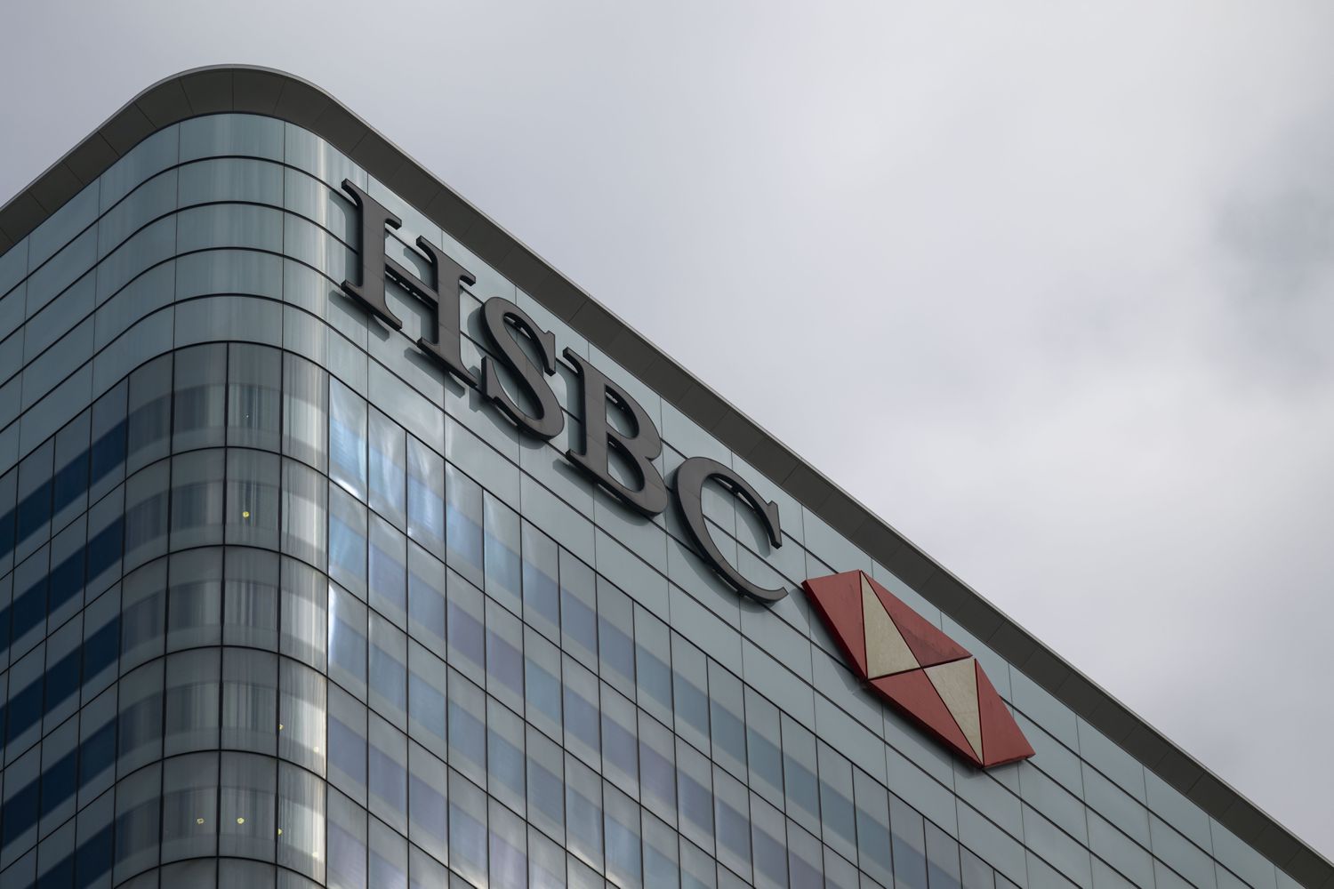 HSBC Stock Rises as Results Top Forecasts, Bank Plans New $3B Buyback