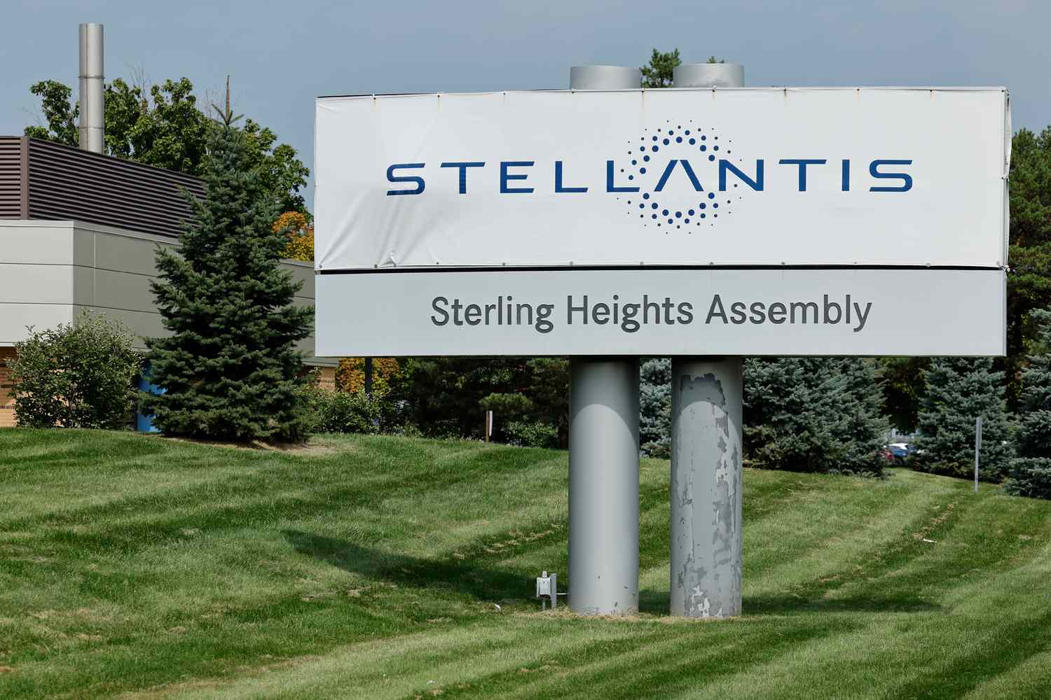 Stellantis Posts 27% Slump in Q3 Sales; Notes Inventory Cut Progress