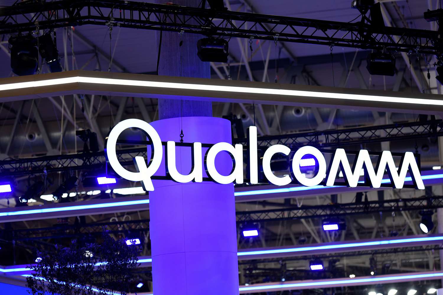 Qualcomm Stock Pops on Better-Than-Expected Earnings, $15B Buyback