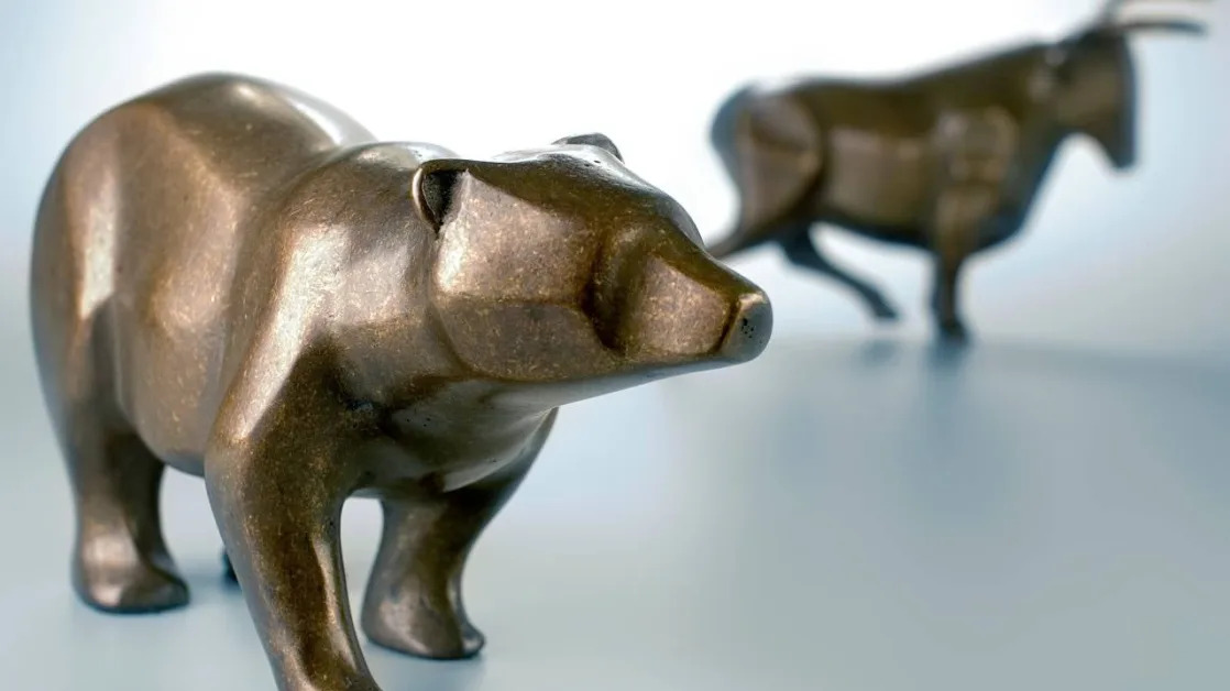 Warren Buffett’s top 5 tips for surviving a bear market