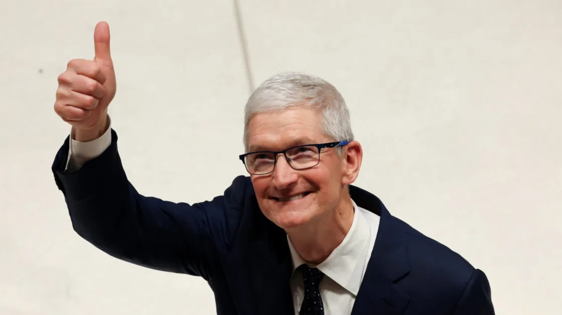 Apple stock hits record high as JPMorgan dismisses AI worries