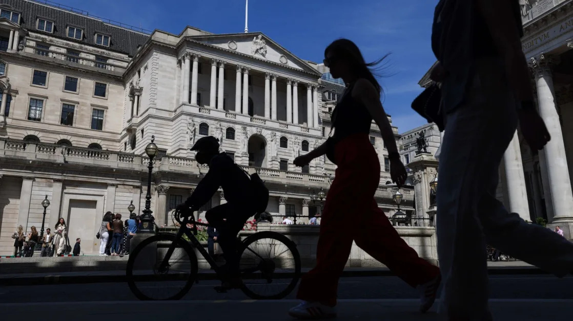 UK Bonds Left Reeling as Market Shreds Bets on BOE Rate Cuts