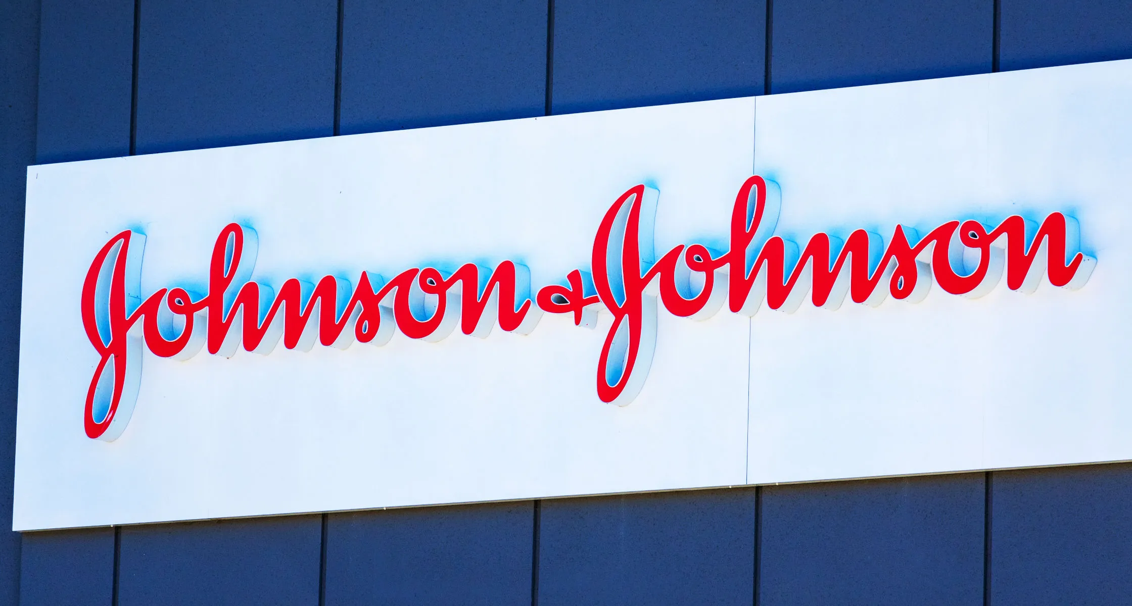 Stocks of Johnson & Johnson Surrender Early Gains Following Weak Sales Guidance