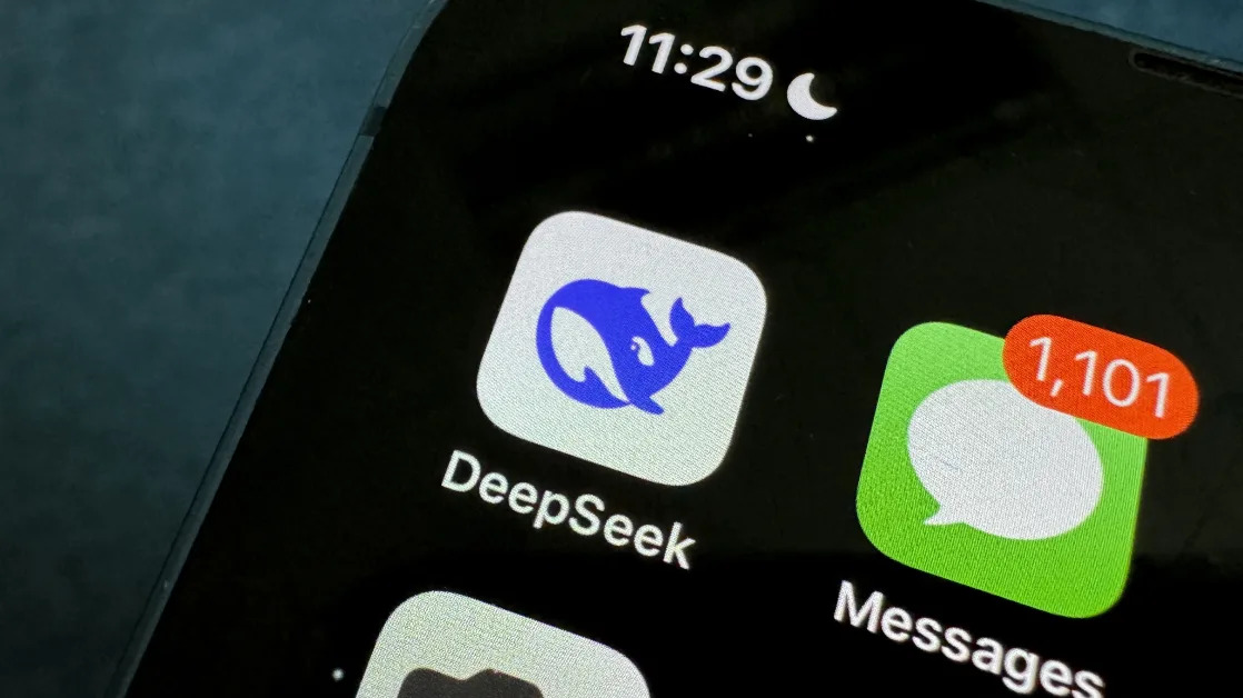 Apple, Meta Platforms rise to lead 'Magnificent 7' stocks amid AI washout