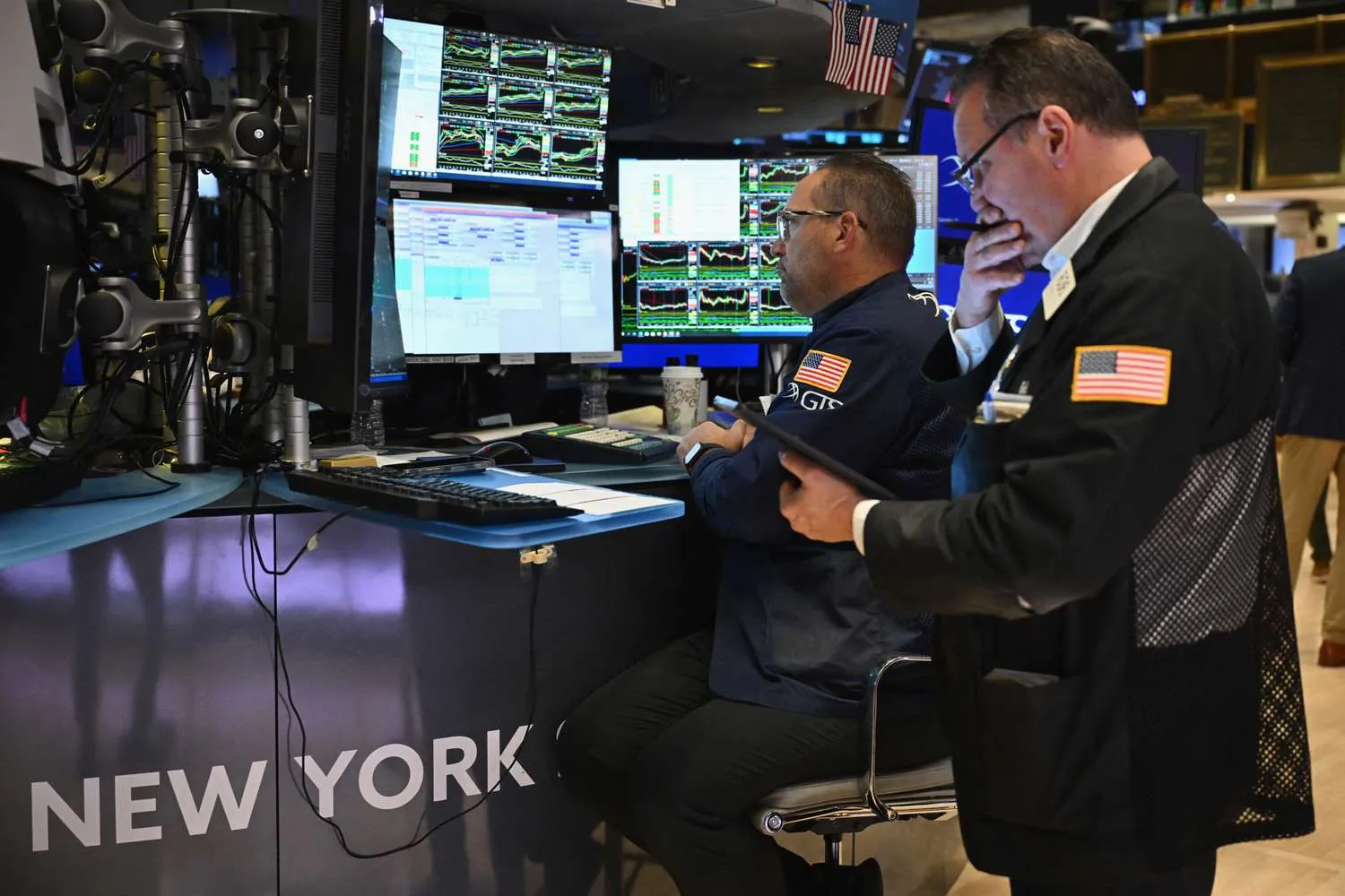 Dow Futures Tumble, Oil Surges After Trump Tariffs End ‘Self Delusion in Markets’