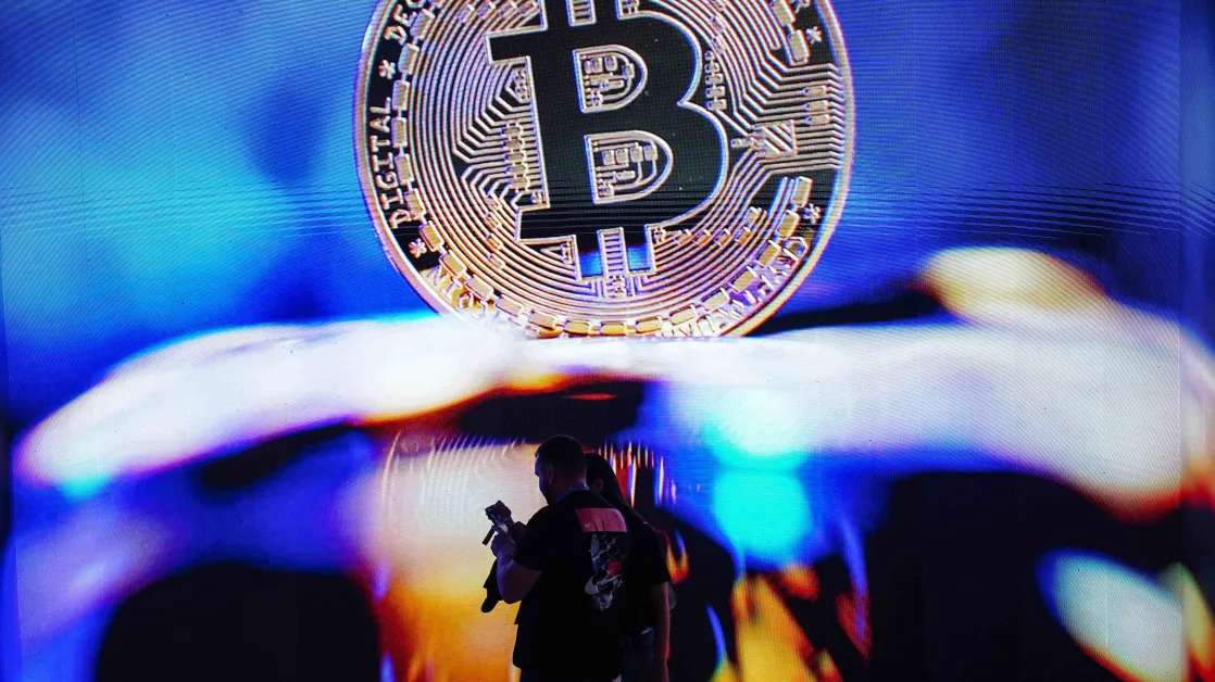 Bitcoin, Crypto Stocks Sink on Concerns Over Impact of Trump Tariffs