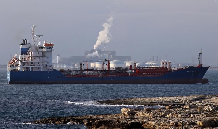 Oil tariff impact seen limited on Midwest gas, WTI set to rise