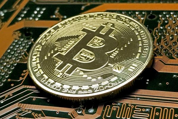New Fed Rate Prediction by Peter Schiff May Stun Bitcoin Bulls With Bearish Reality
