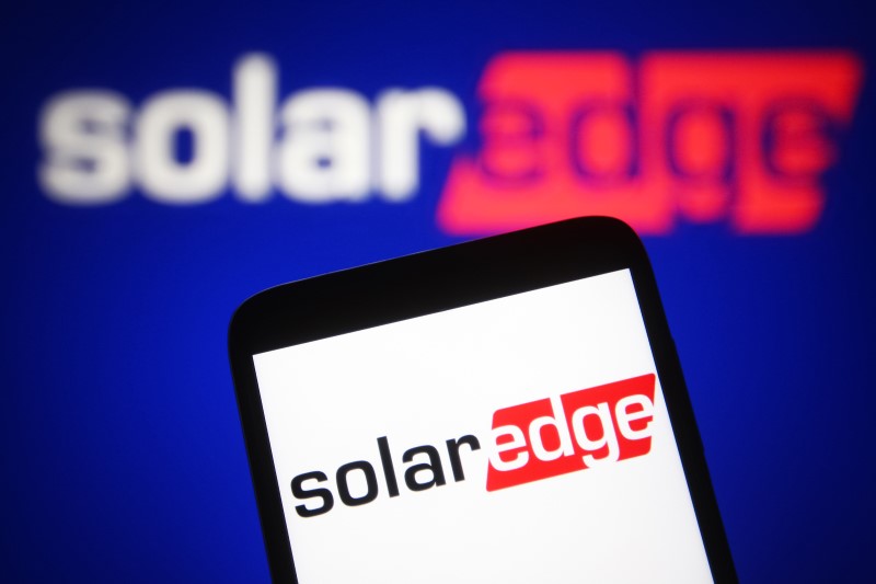 SolarEdge stock rises on revenue beat, positive outlook