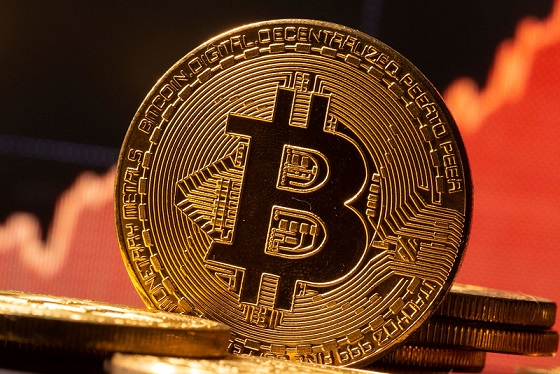 Bitcoin Crash Fuels Schiff's Prediction That Saylor's Strategy Won't Survive