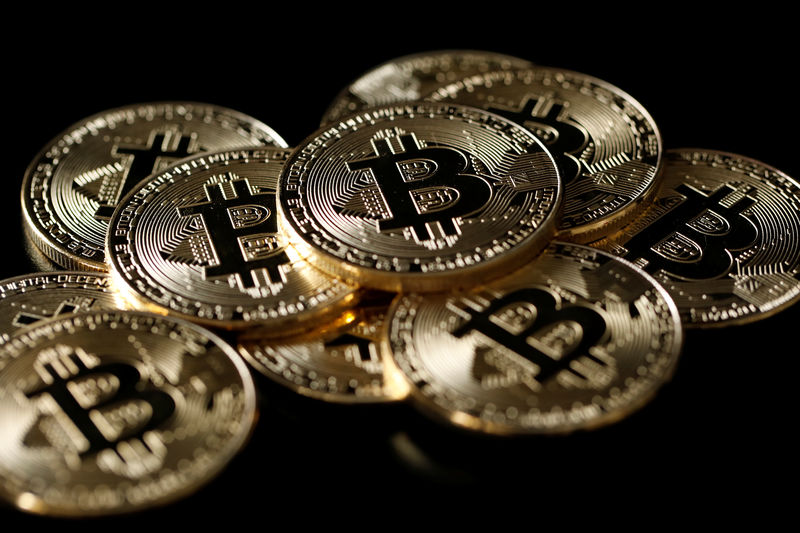Bitcoin ETFs Lose $938 Million In One Day – All, Except One