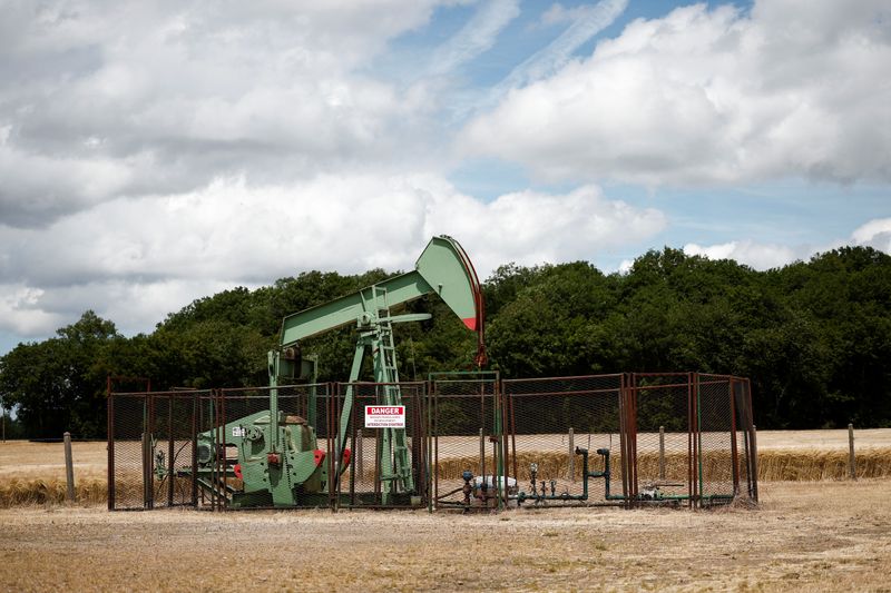 Oil inches up as markets weigh sanctions on Iran, Russia-Ukraine ceasefire talks
