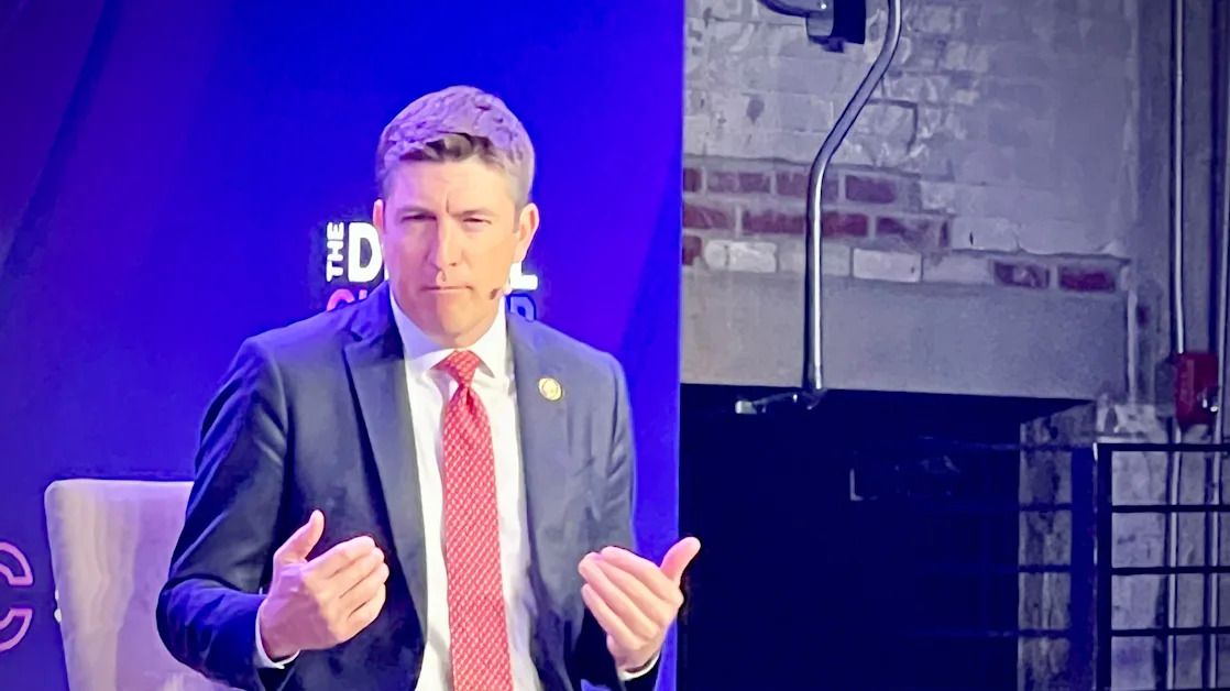 U.S. House Stablecoin Bill Poised to Go Public, Lawmaker Atop Crypto Panel Says