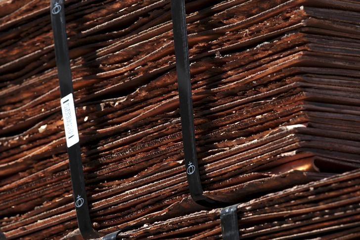 LME copper prices trading at a record discount compared to futures contracts on New York’s Comex